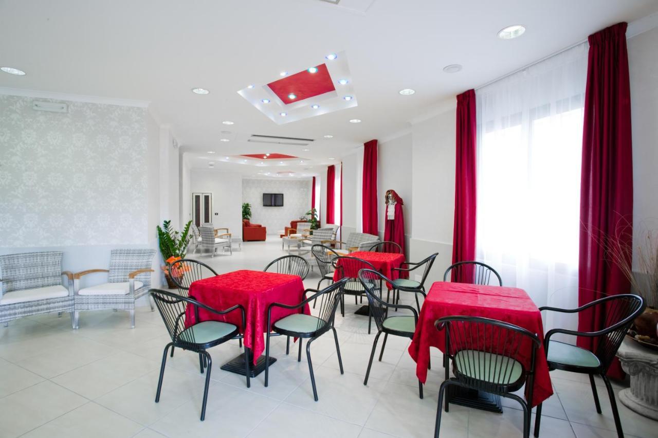 Hotel Le Lune Gatteo a Mare Buitenkant foto